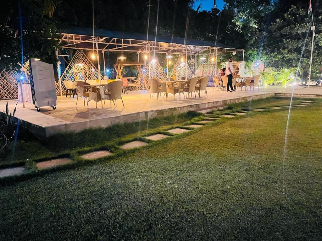 Green Leaf Cafe And Home Stay Greater Noida Eksteriør bilde